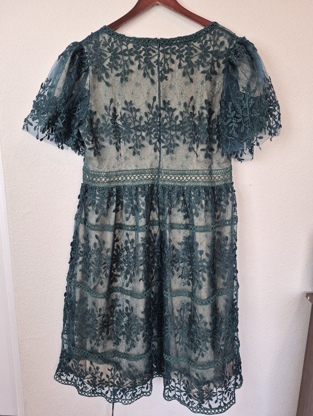 Ivy City Co Emerald Green Lace Midi Dress - Picture 7 of 10
